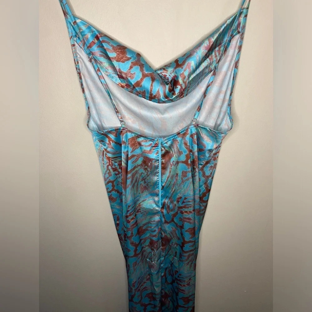 PrettyLittleThing Blue Leopard Print Strappy Satin Cowl  Midi Dress - Picture 6 of 11